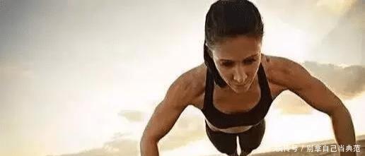 一次性|俯卧撑一天一次性做300个和一次做10个一天做30遍,区别很大吗