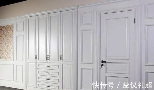 嵌入式|卧室大衣柜早就被淘汰了,如今都流行装这种,实用又省地方