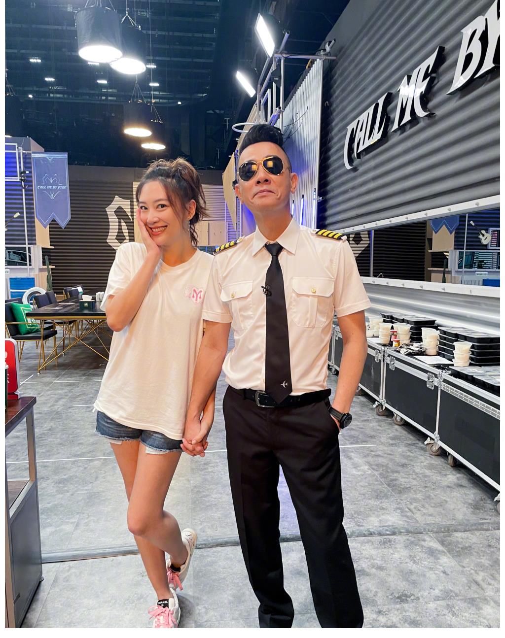 應(yīng)采兒曬陳小春張智霖張晉高瀚宇后臺合照 牽手陳小春甜到爆漿