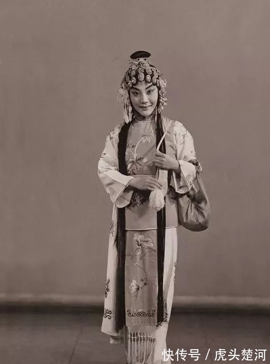 童芷苓&京剧名家赵燕侠能不能被称作“大师”,赵老与童芷苓等人相比如何