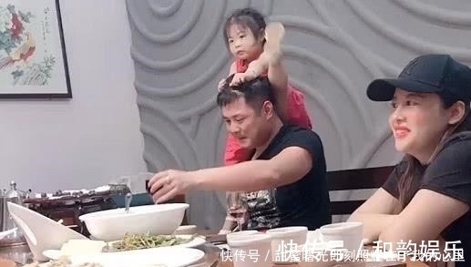 女儿|“女儿奴奶爸”被娃“折磨”,爸爸:玩吧,反正我也不想活了!