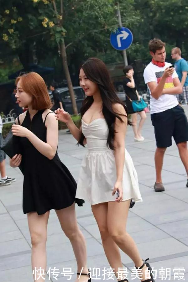 风格|牛仔裤也要用心搭配,女生们这么穿,时尚又百搭