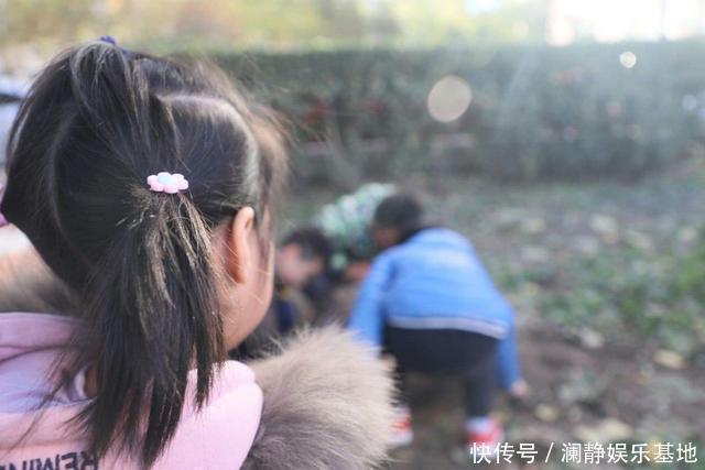 富养女儿|7岁男孩穿破衣被嘲笑,老师约见家长,却发现爸爸一身名牌