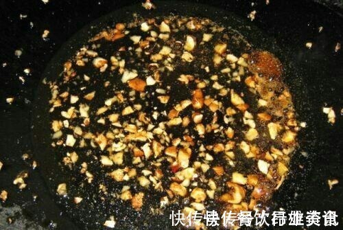 鲜嫩|半碗酱油搞定一只鸡——沙姜酱油鸡，入味鲜嫩，口口香醇