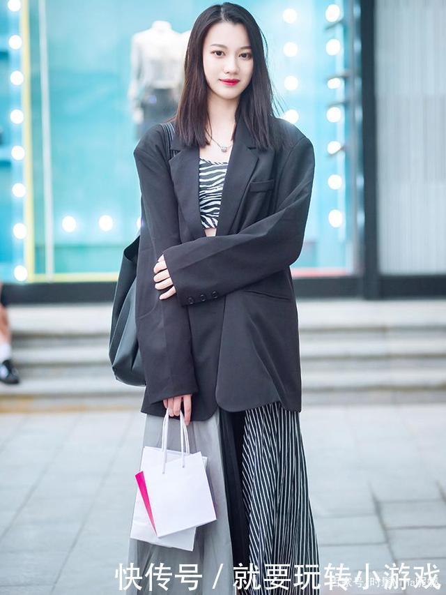 今年火了一种穿法,叫“西装+裙子”,洋气时髦又高级