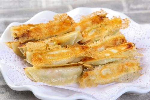锅贴|做锅贴，用淀粉水还是面粉水？分享正确做法，金黄酥脆，太香了
