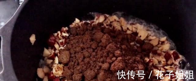 自制红枣糕好吃有诀窍，不用烤箱不用水，细腻暄软健康又解馋！