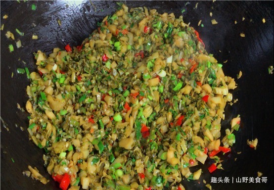 腌酸菜时,一定不能放盐,教你正确做法,3天就能吃,放一年不坏