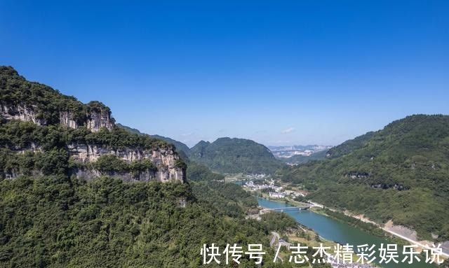 卡斯特溶洞|贵州山川多神奇，铜仁的九龙洞，是在山腰中的巨大卡斯特溶洞