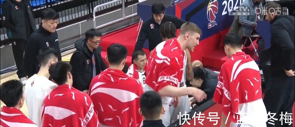 青岛男篮|张骋宇高效砍分,约翰逊砍下大两双,青岛男篮100-80大胜北控队!