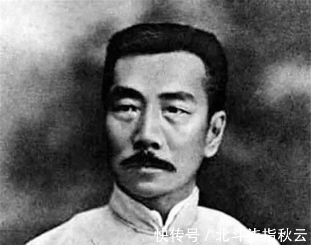 张琼华$郭沫若用4字骂鲁迅，鲁迅加了1字回怼，形象地概括了郭沫若的一生