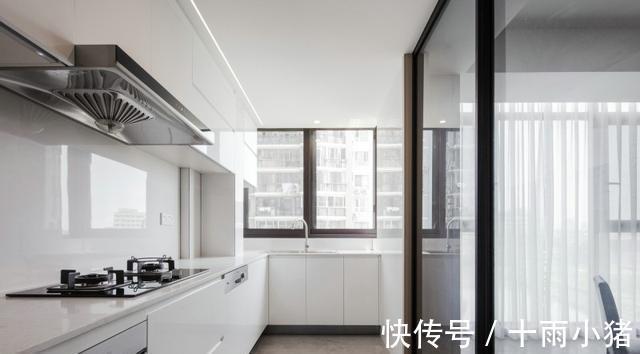 厨房|花18万改造180平三居室旧房,现代风格太漂亮,邻居以为走错门了