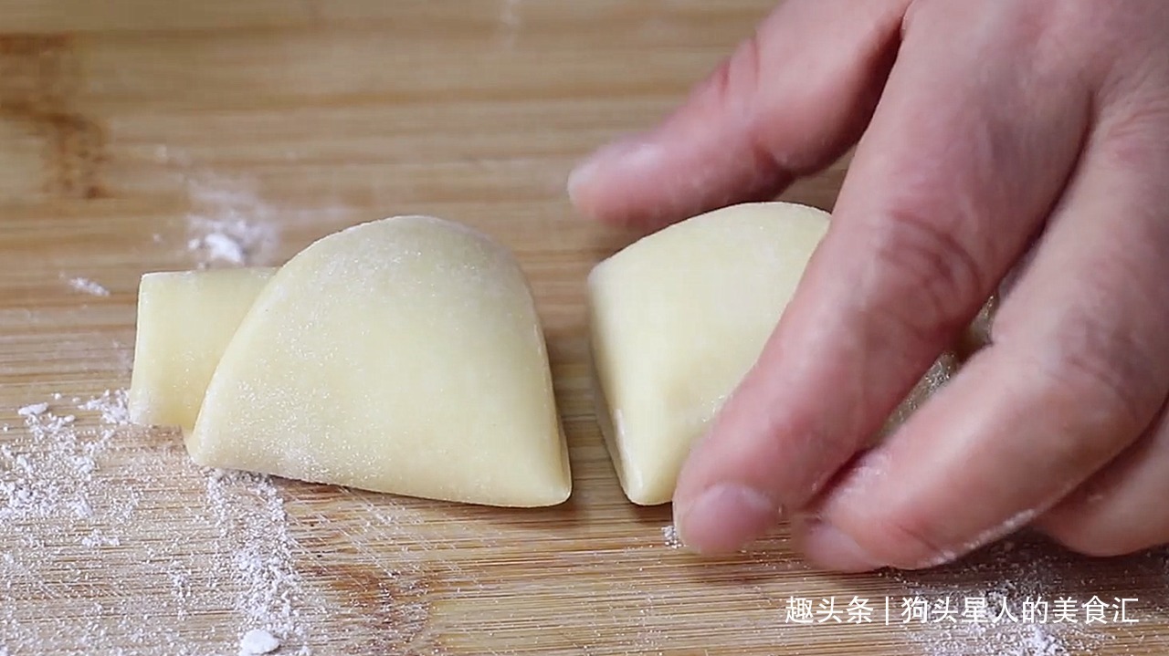 想吃面包不用出去买了，教你在家做，金黄酥脆会拉丝，柔软香甜