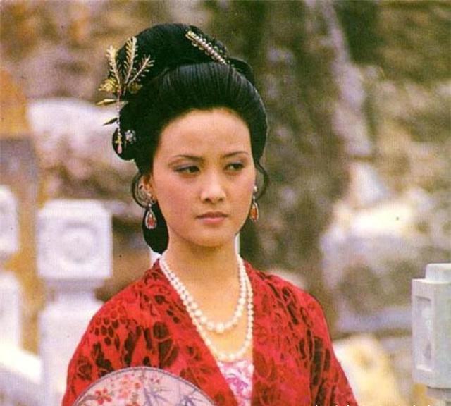 在劫难逃#红楼梦:尤二姐一死,凤姐注定在劫难逃,你看她踩了谁的雷?