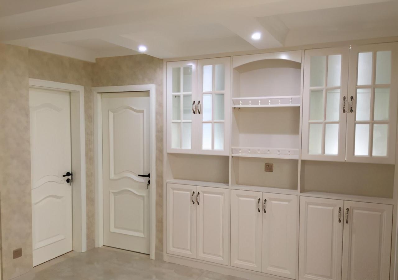 灯饰|新房硬装忙活了几个月,到底是白墙好还是壁纸好,被朋友一直吐槽