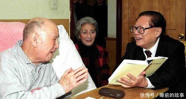 钱学森|国宴上的钱学森有些尴尬,主席亲自拉他到身边,今天你就坐这里