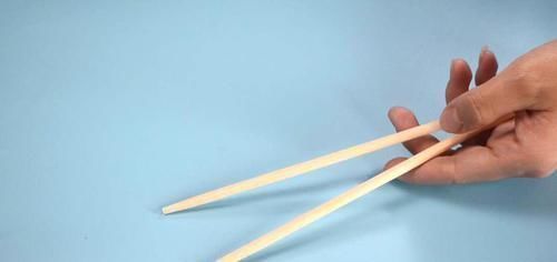 下水道|卫生间里放2根筷子,这个用途太聪明了,一年省下不少钱,学学吧