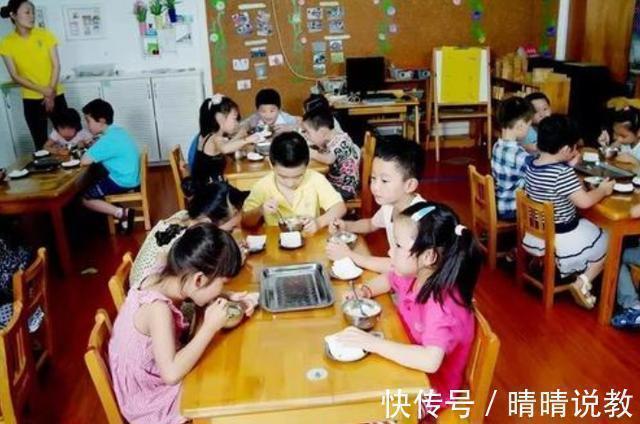 午餐|宝妈“突袭”幼儿园，拍下午餐照直接转学，其他家长看后坐不住了