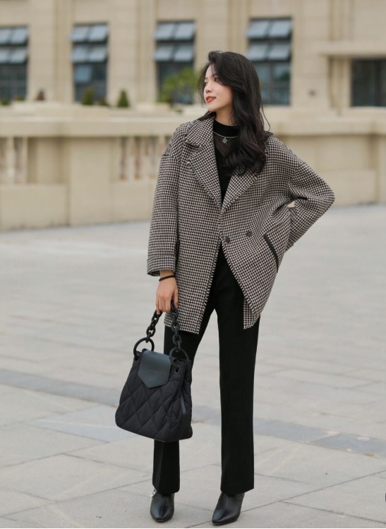大长腿 格纹外套是今年冬季最飒单品,穿到明年也不过时,快来试试吧
