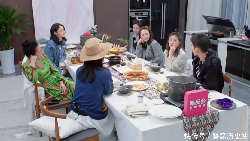 涛姐|刘涛成团长反面教材?住酒店挑选最好的单间,吃饭戴帽子抢镜头