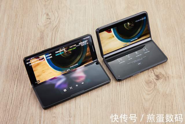 折叠|P50 Pocket对比三星、OPPO横向折叠手机，用起来有哪些不一样？