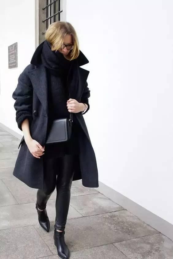 这三款平底鞋配大衣，经典又时髦，绝对是气场十足！