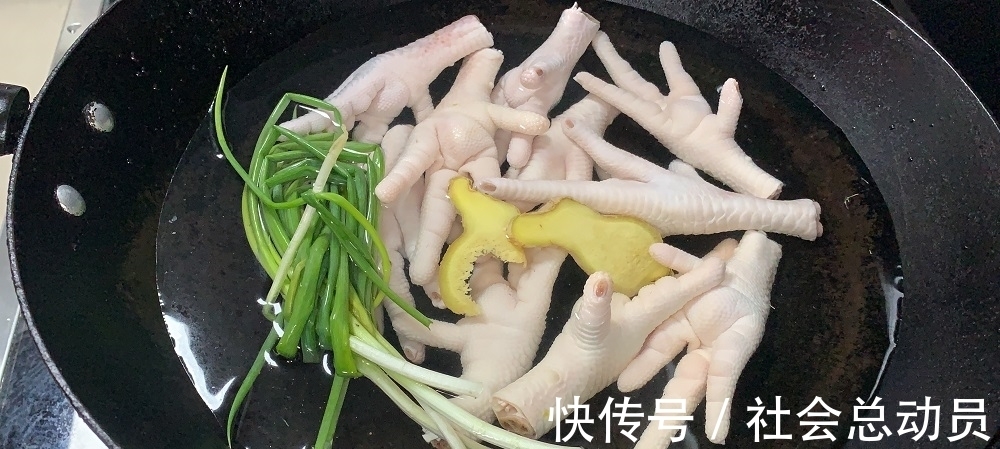 牙签|鸡爪去骨原来这么简单,一根牙签就搞定了,做无骨凤爪更入味