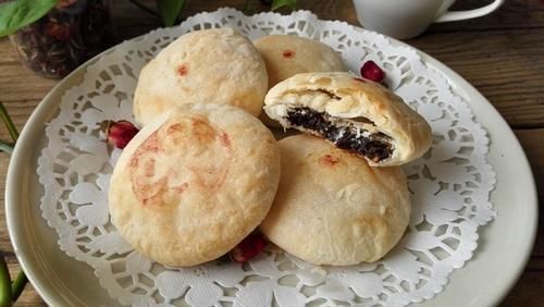 香甜酥脆的玫瑰花饼，吃一口唇齿留香，学会在家中就能制作
