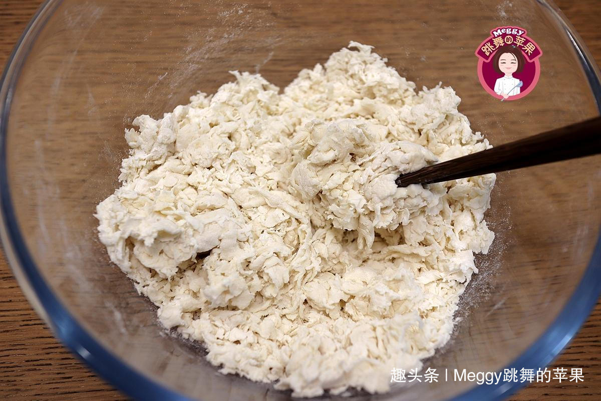 发面|教你做个绣球花卷，又白又嫩又暄软，发面多加一料，面团高又白