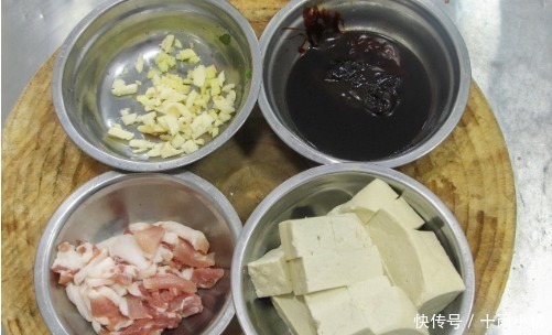 豆腐不要红烧了,教你一道东北压锅豆腐,10分钟出锅,简单又好吃