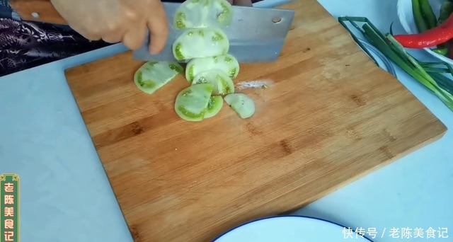 蚌埠农家人自己种的番茄真好吃,这做法酸辣味十足,下饭真过瘾