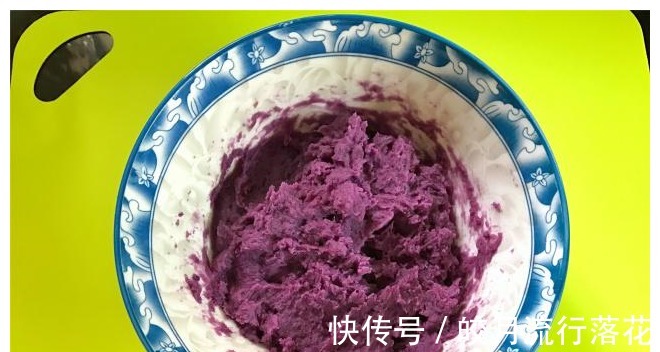 平底锅|不用烤箱，一口平底锅就能做的网红小吃，松软细腻，做法超简单！