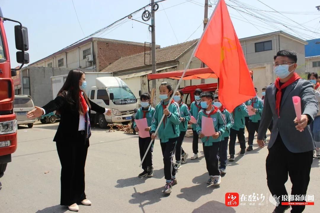 珍爱地球 人与自然和谐共生——临沂新桥小学开展“世界地球日”宣传活动