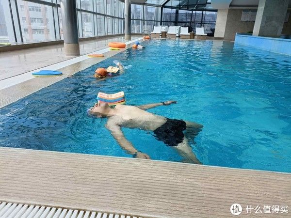 手臂|蛙泳、自由泳不是最好选择？露头游才是最高境界，不同仰泳姿势教程