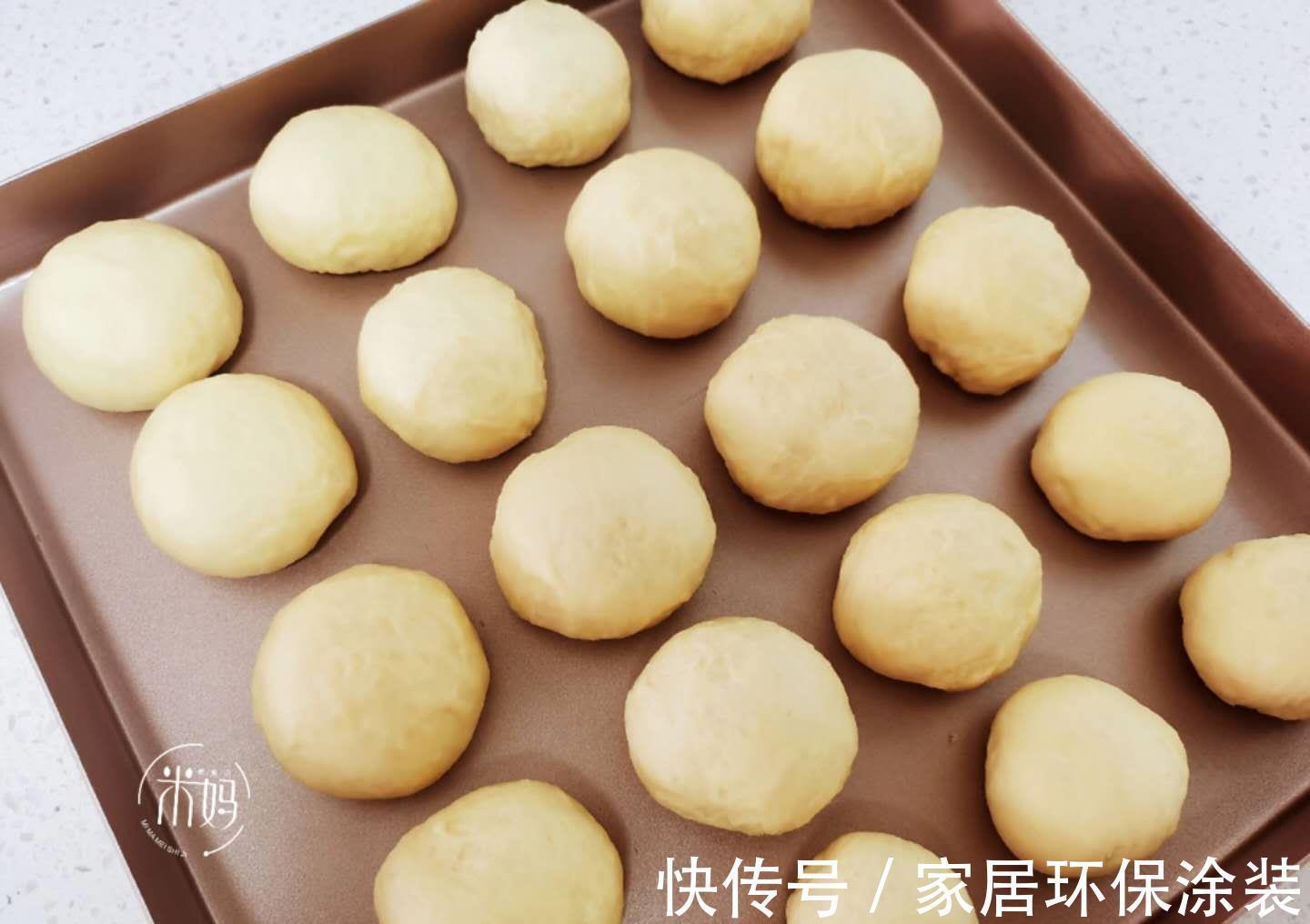 保鲜膜|在家自制面包，10分钟揉出手套膜，松软拉丝，比电饭煲蛋糕还好吃