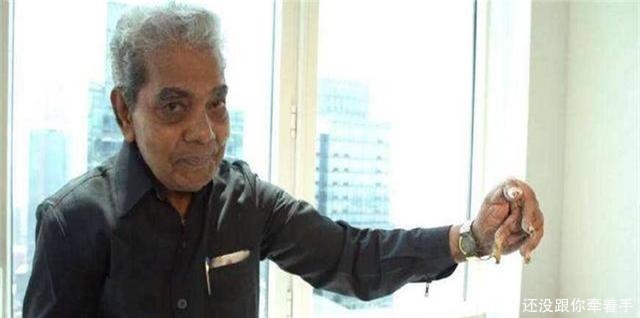 大爷|大爷留了44年的长指甲,捐给了博物馆,不料指甲被剪后发生意外