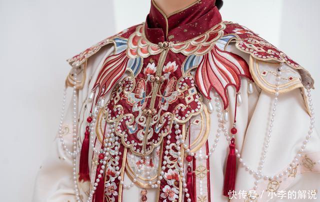 悬崖上的金鱼公主|这件汉服很特别,像是“戏服”,萌新很喜欢,资深同袍却很抵触