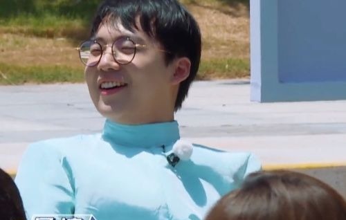 瀟瀟|跑男看臺(tái)座位baby張翰距離遠(yuǎn)，蔡徐坤何穗避嫌，只一組不同