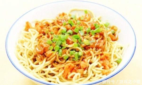 在家自制热干面，调制酱汁最关键，做好后酱汁香浓，味道鲜美！