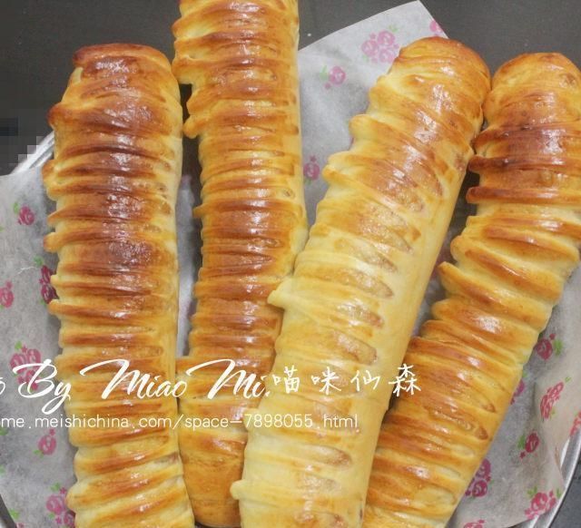 填料|草莓酱毛毛虫,柔软可口的草莓酱毛毛虫面包,超级好吃