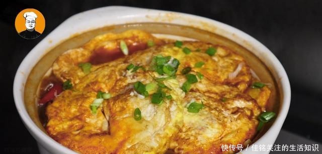 上桌|1块豆腐,4个鸡蛋,简单一做,实在太香了,上桌一会就扫光!