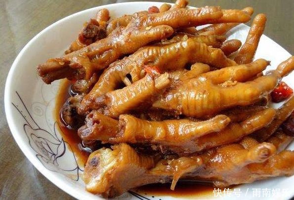  家常菜菠萝咕噜肉、红烧鸡爪、香辣海带丝