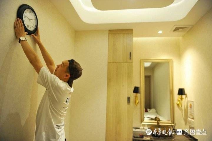 后男|85后男美甲师痴迷指尖16年，把绘画搬到了指甲上