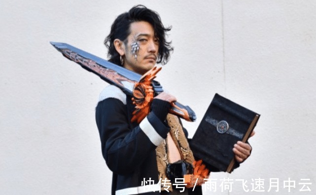 圣刃|假面骑士鹰山仁回归圣刃剧场版，化身不死鸟骑士猎杀圣刃！