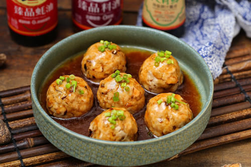 玉米淀粉|肉丸子不用油炸,蒸一蒸就上桌,香嫩好吃营养不流失,老少皆宜