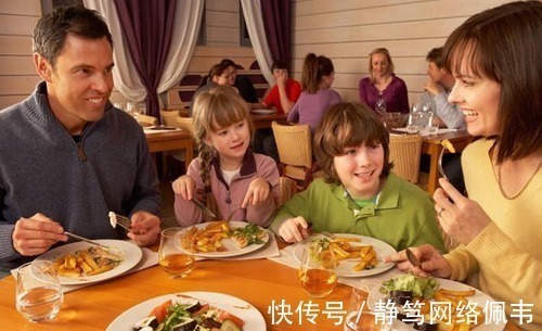 父母|为什么外国人可以一个人带孩子,而中国人要一家子带?这样好吗?