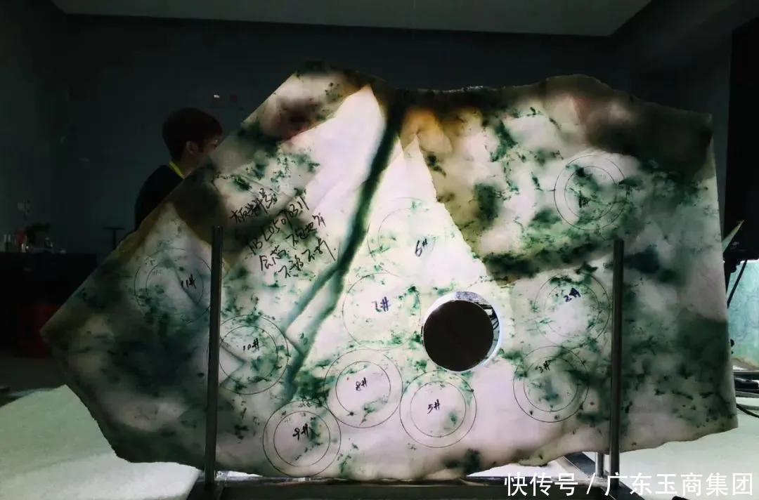 手镯|翡翠每个阶段叫什么?长什么样子?都在这里了!