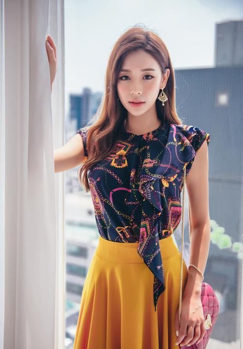 穿搭|美女穿搭:浪费海岛风的套装,随性妩媚感,尽在其中