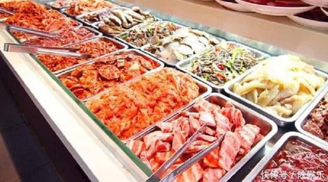 吃自助餐,聪明的人从来不拿这4种餐品,餐厅老板果然内行