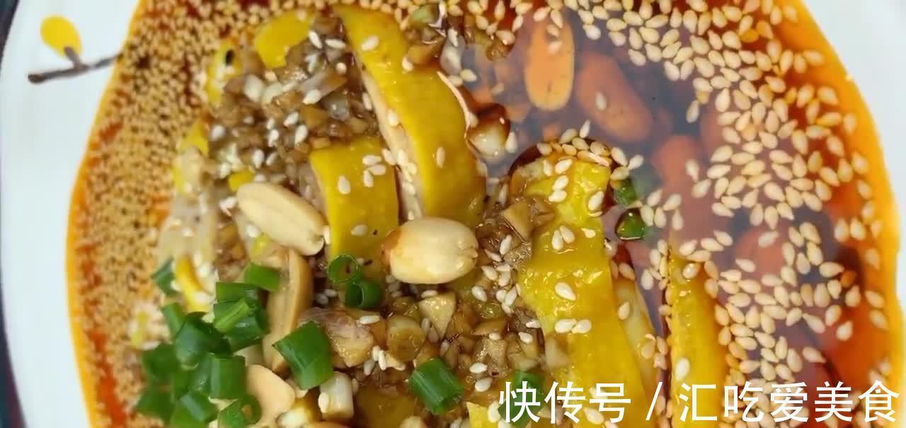 家常版口水鸡,麻辣鲜香鲜嫩爽滑,2只鸡腿搞定,辣椒油是灵魂!